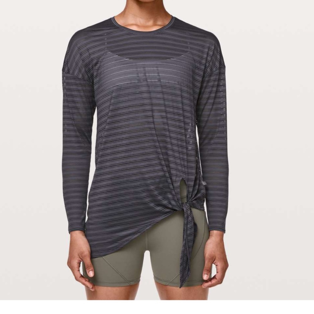 Lululemon Tie Your practice long sleeve stripe size 8 in moonwalk